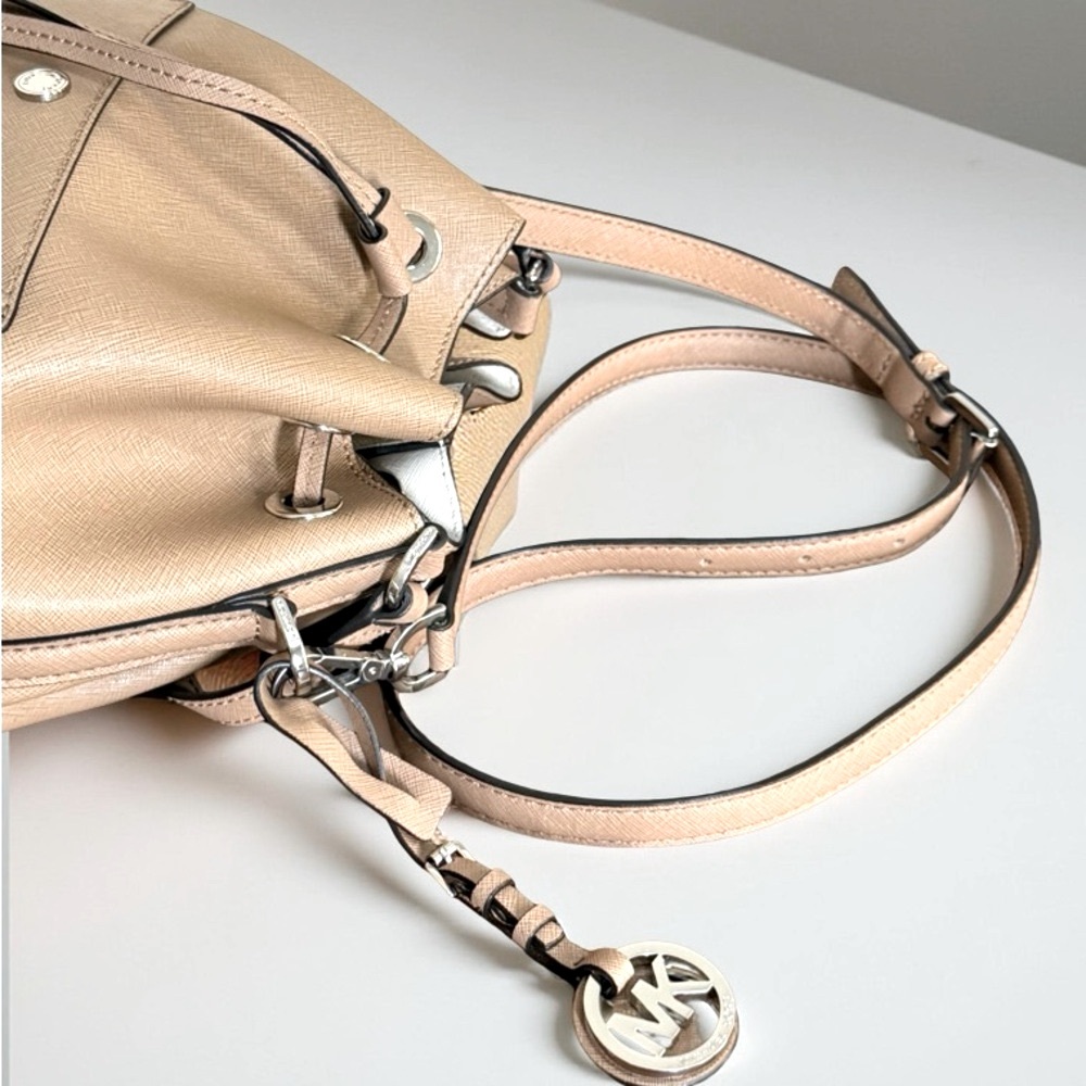 Authentic Michael Kors Tan Greenwich Saffiano Leather Bucket Bag! - Picture 8 of 12